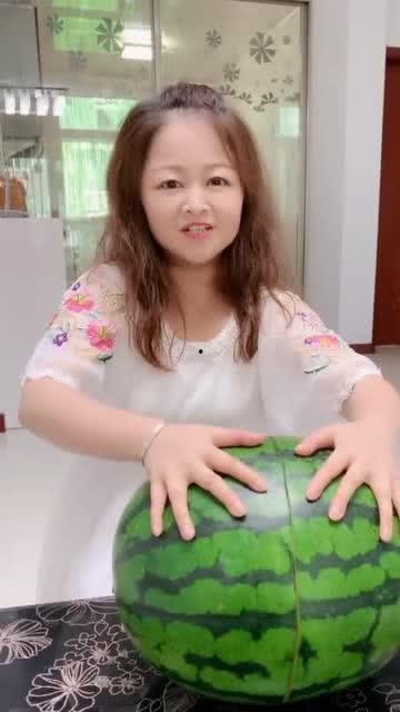 吃瓜小阿姨神器宝宝,育儿新潮流的引领者