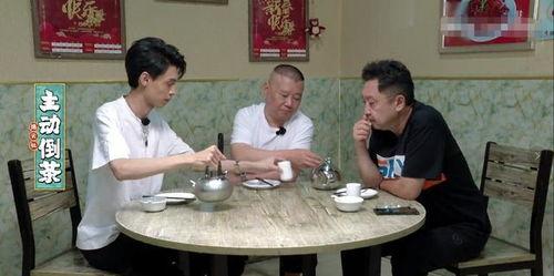 秦霄贤教官吃瓜,揭秘军营里的欢乐时光